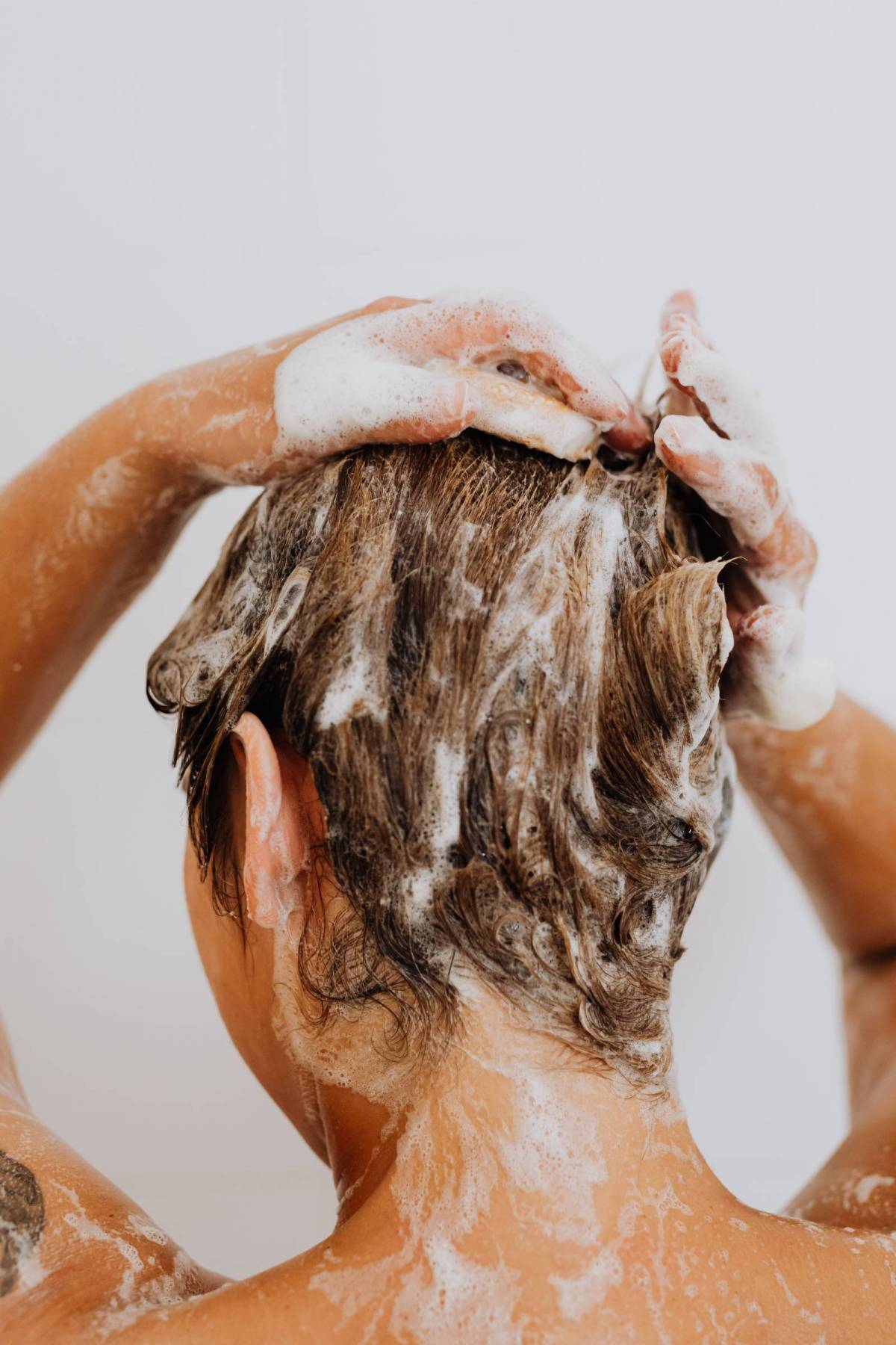 Routine détox pour cheveux gras - soin et purification du cuir chevelu